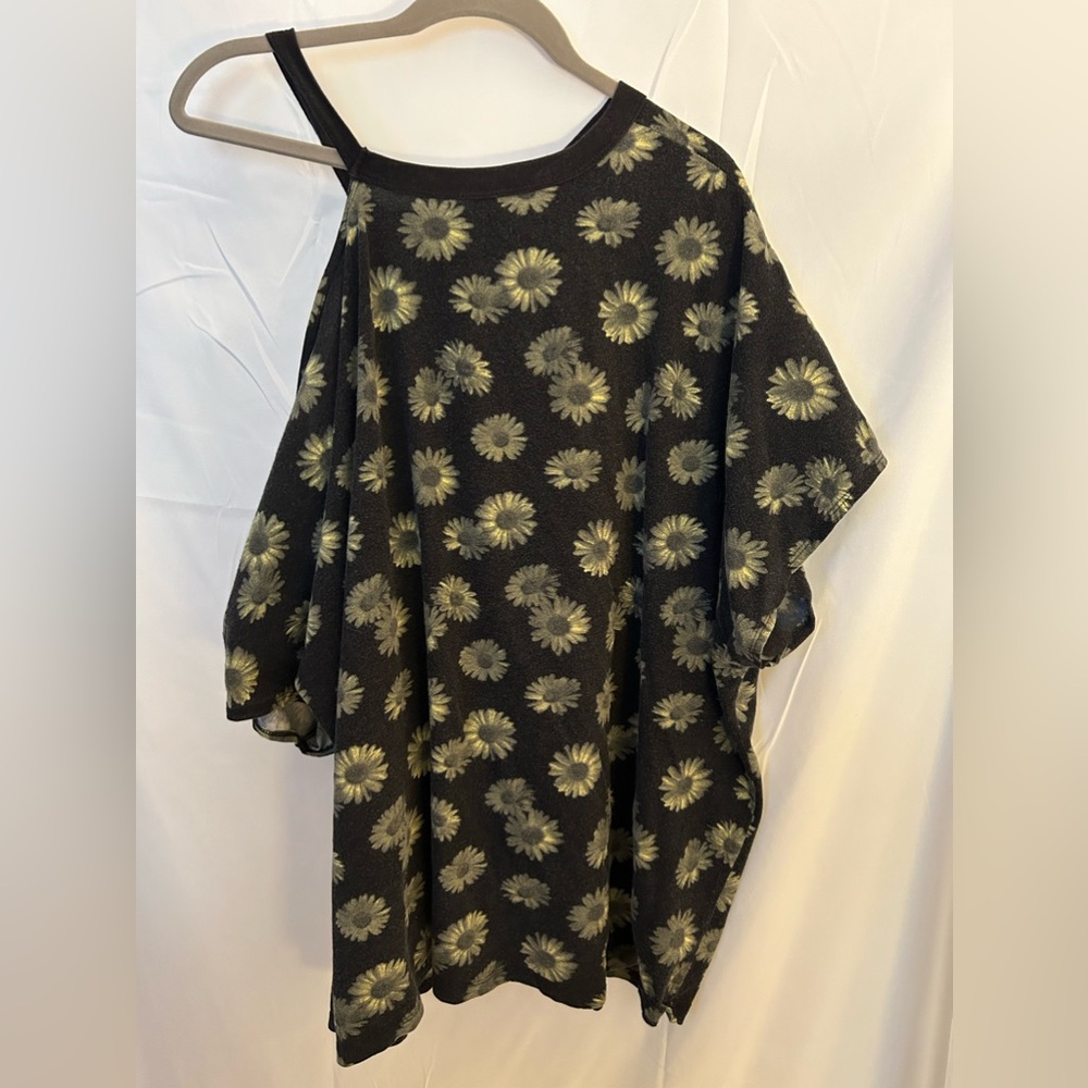 Torrid off the shoulder floral shirt